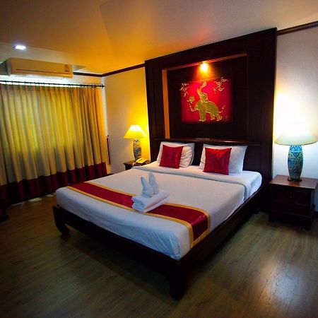 Chour Palace Hotel Mae Sai Exteriör bild