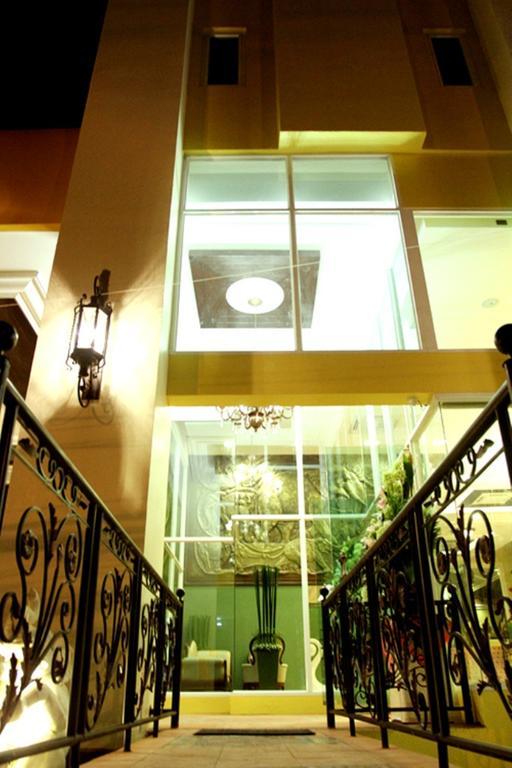 Chour Palace Hotel Mae Sai Exteriör bild